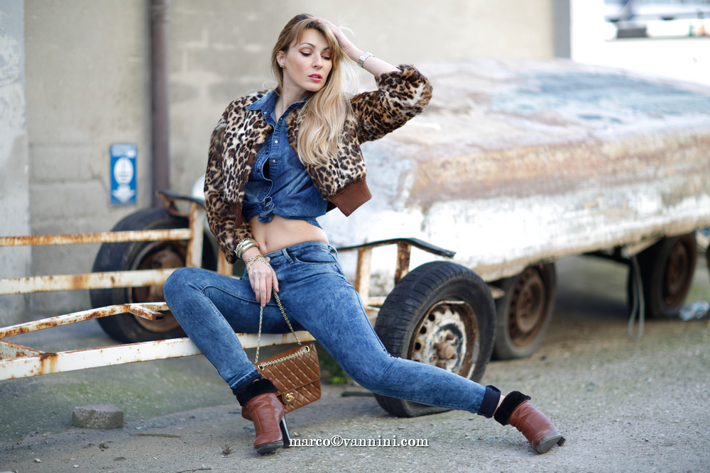 blue jeans canadian tuxedo and leopard fur jacket and brown chanel purse for fall