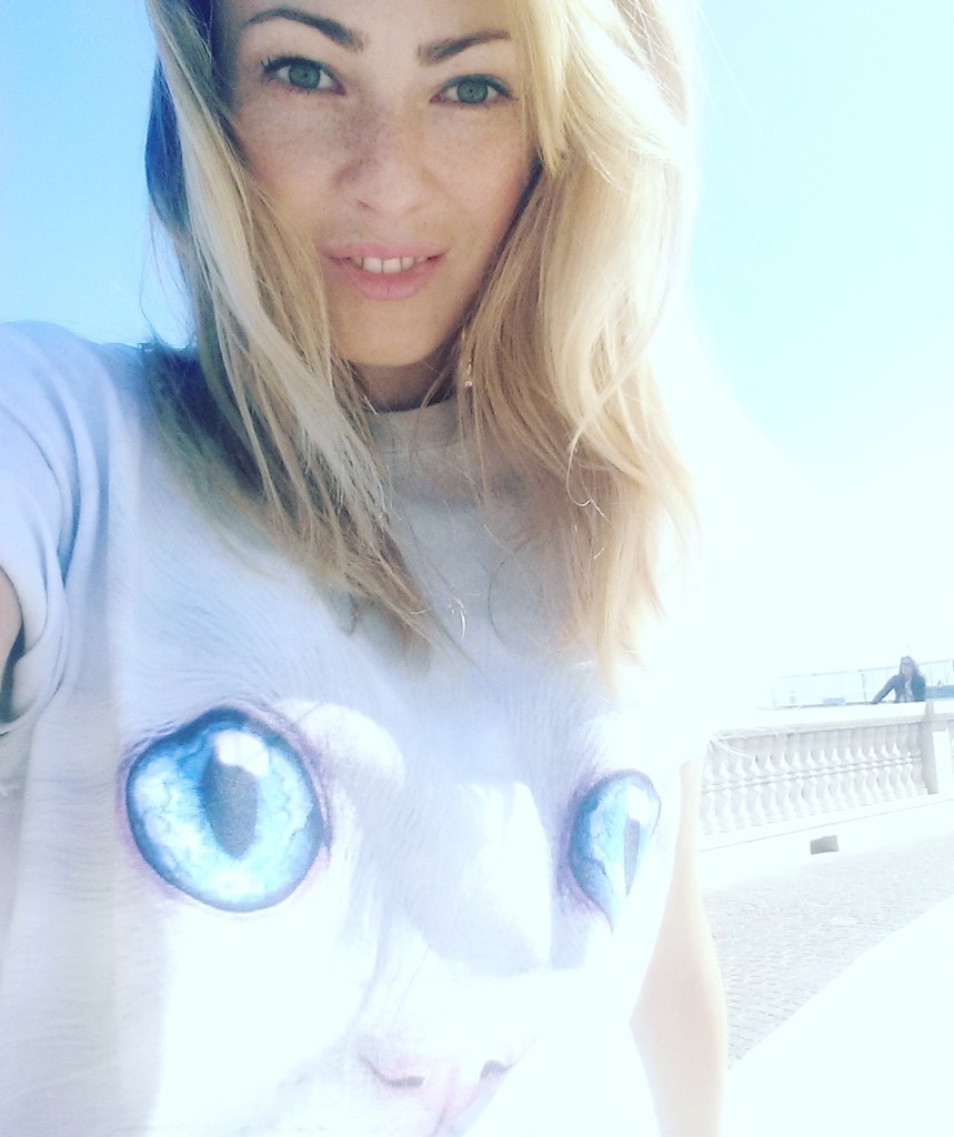 https://www.themountain.com/ivory-kitten-face-t-shirt/?utm_source=PR&utm_medium=Blog&utm_content=Inessavinessa&utm_campaign=Influencer_Inessavinessa