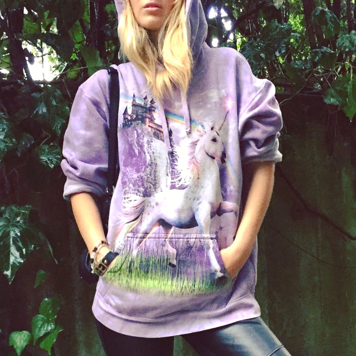 https://www.themountain.com/unicorn-castle-hoodie/?utm_source=PR&utm_medium=Blog&utm_content=Inessavinessa&utm_campaign=Influencer_Inessavinessa